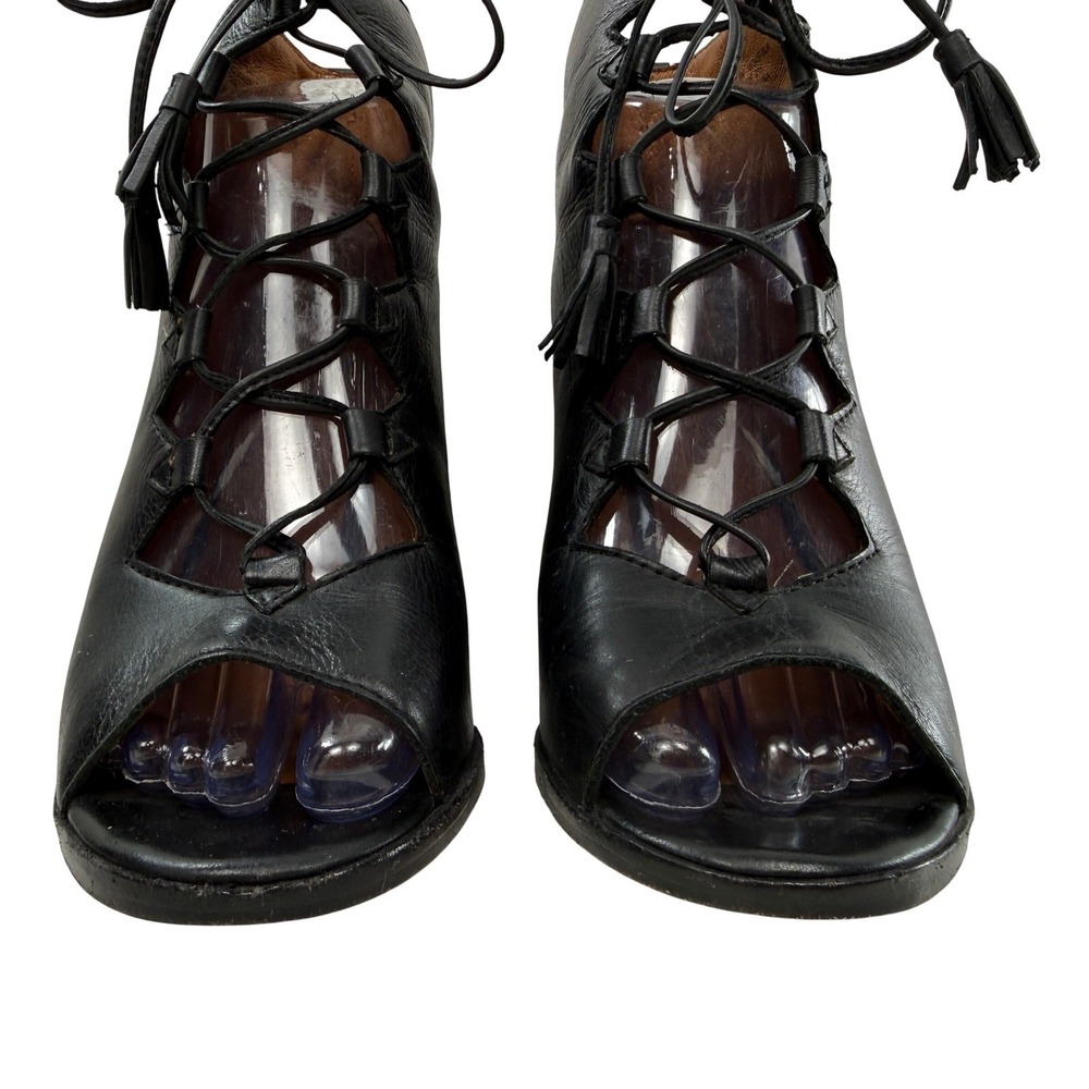 Shoes - Picture 5 of 9